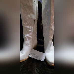 Source Unknown White Heeled Boots